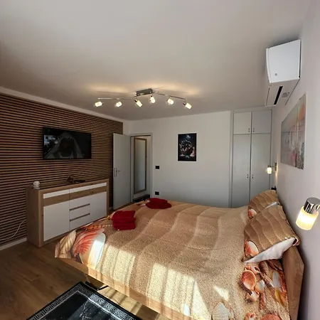 Anthony Apartment *