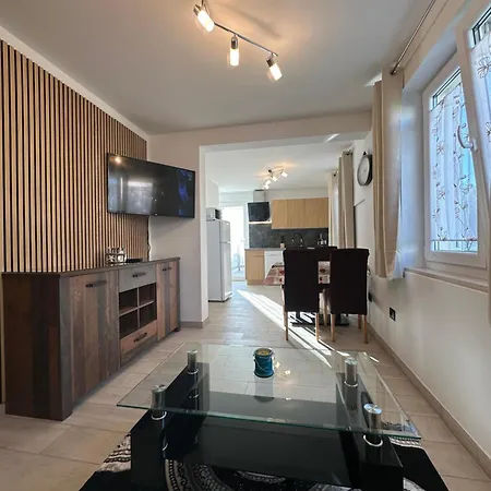 Anthony Apartment *