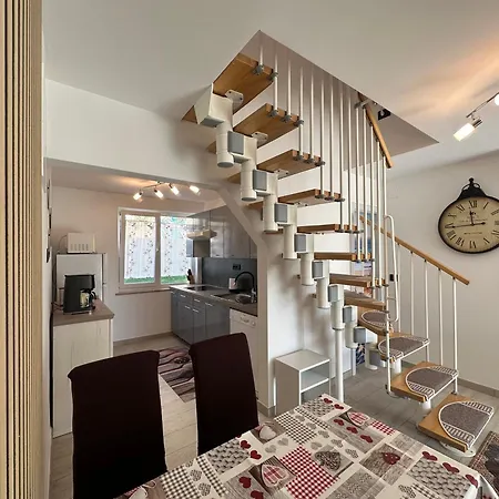 Anthony Apartment *